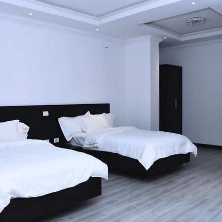 Yellow Apple Hotel Addis Abeba Buitenkant foto