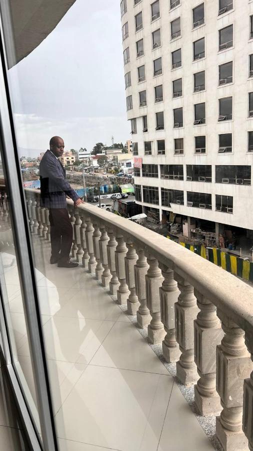 Yellow Apple Hotel Addis Abeba Buitenkant foto
